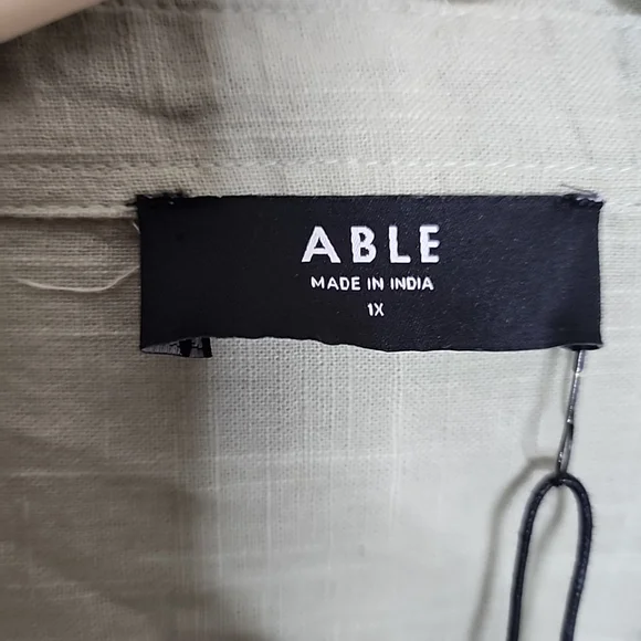 Able Jordan Short Sleeve Button Down. NWT size 1x..SOLD OUT ONLINE - Picture 4 of 6